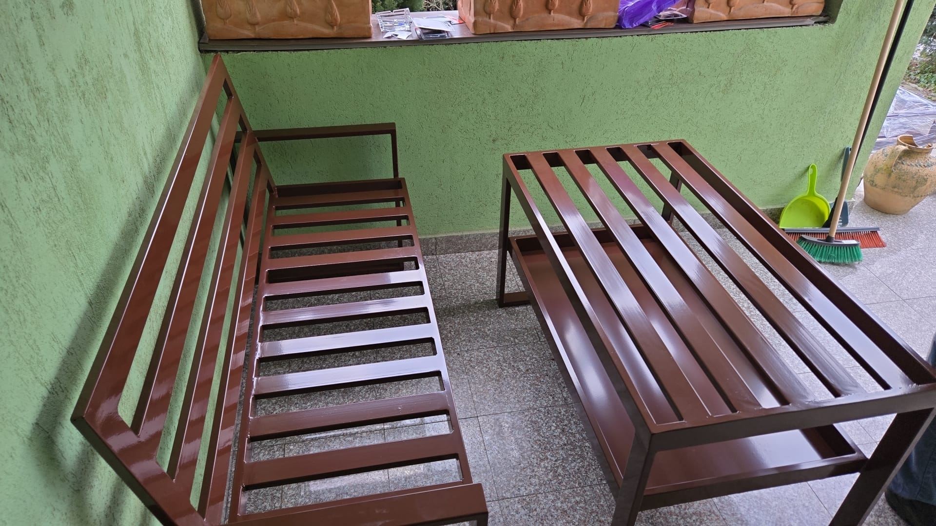 Mobilier metalic modern pentru terasă