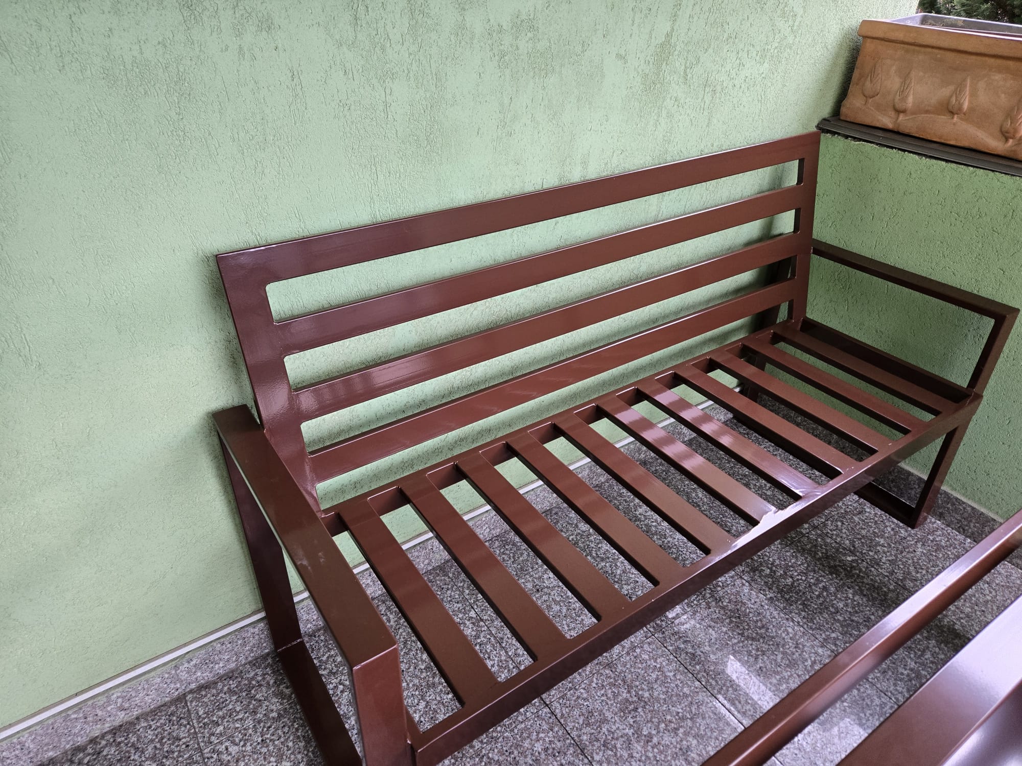 Mobilier metalic modern pentru terasă