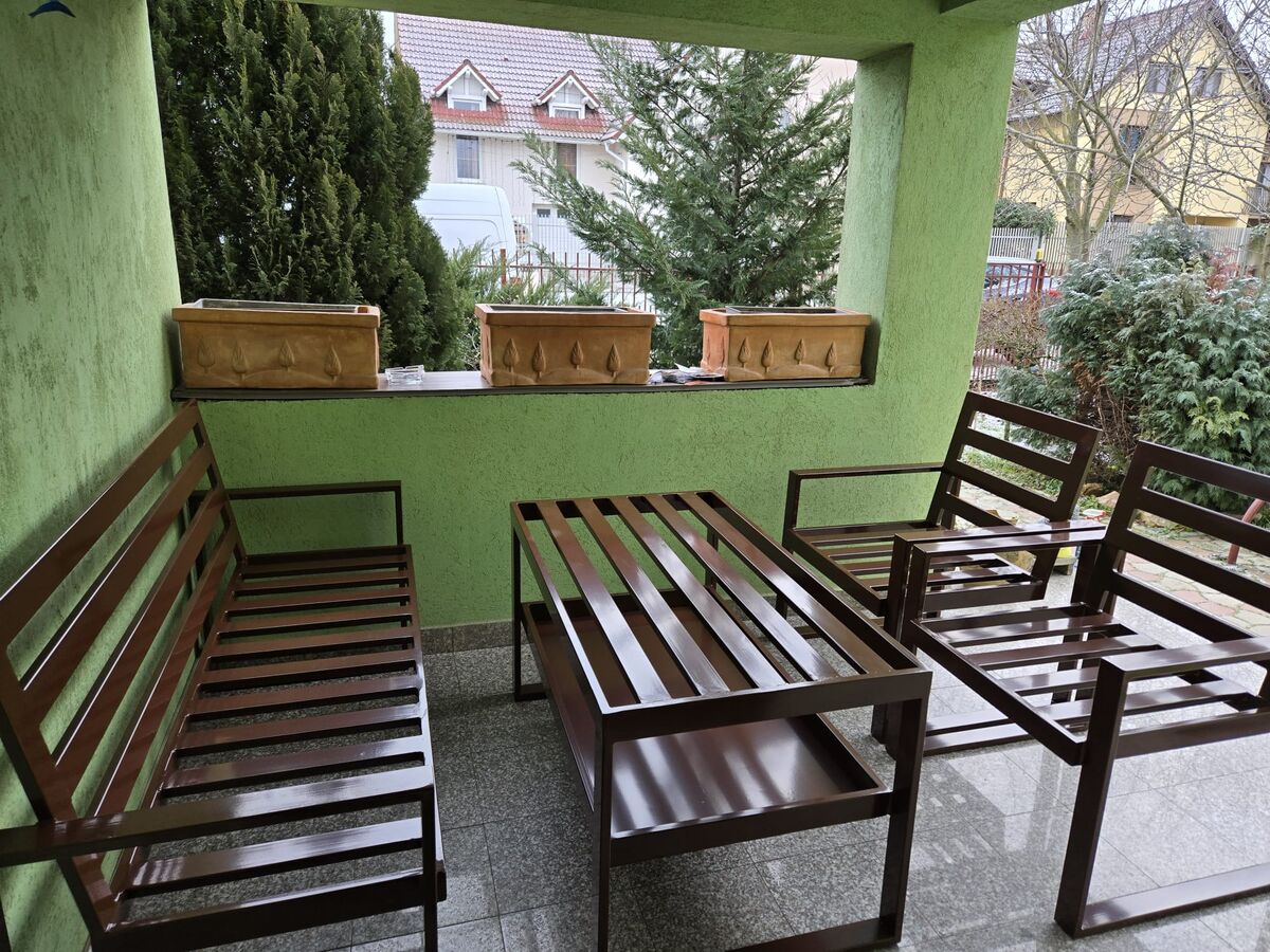 Mobilier metalic modern pentru terasă